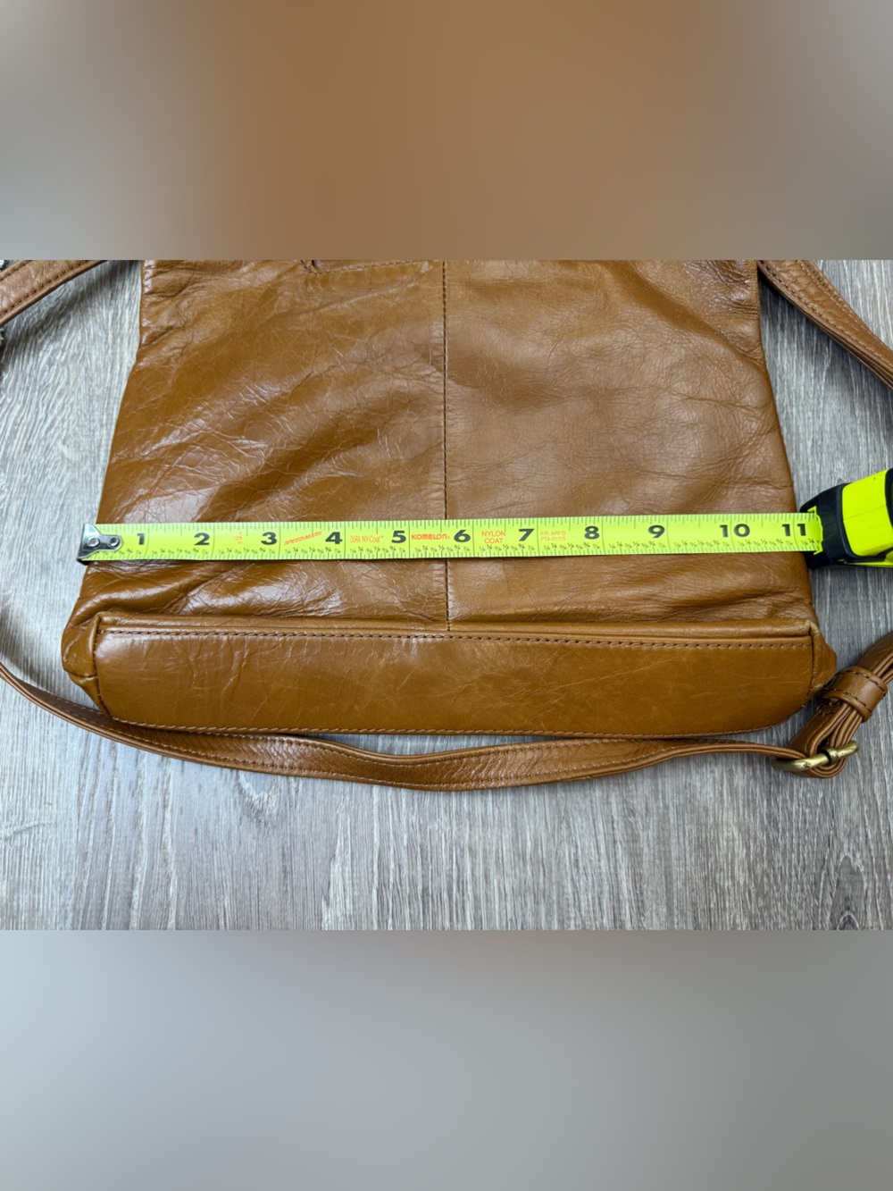 Hobo Cambel Polished Natural Leather Crossbody Bag - Picture 9 of 10